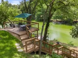 Stunning Rivrefront 3BR with Hot tub, water view!