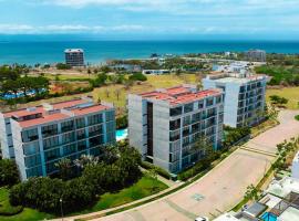 Torres Mittah Oceanview Condos at La Cruz de Huanacaxtle，位于克鲁兹德华纳卡克斯特尔的酒店