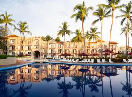 Grand Decameron Complex Bucerias, A Trademark All-Inclusive Resort，位于布塞里亚斯的酒店