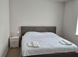 Гостьовий Будинок Апартаменти в тихому центральному районі ОПАЛЕННЯ ТА ГАРЯЧА ВОДА 24-7 ЕЛЕКТРИЧНА САУНА працює за графіком відключення світла черга 1-1 ЗВІТНА ДОКУМЕНТАЦІЯ ДЛЯ ВІДРЯДЖЕННЯ，位于波尔塔瓦的酒店