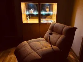 Senfzimmer mit Balkon