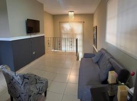 Comfortable apartment in Villas del Golf, Chitré，位于奇特雷的酒店