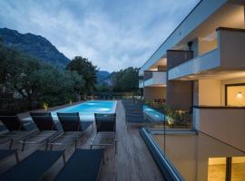 Riva Lake Lodge，位于加尔达湖滨的酒店