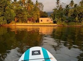 Casita de Lago-kitchen and outside BBQ，位于Mérida的酒店