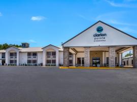 Clarion Pointe Marshall，位于马绍尔的酒店