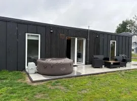 Domek nad Strugą przy stawach 10 km od Warszawy" Jacuzzi na zamówienie"