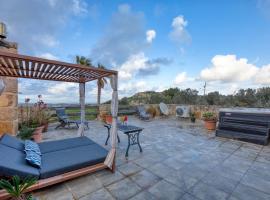 Stunning 2BR Villa with Pool，位于Mġarr的酒店