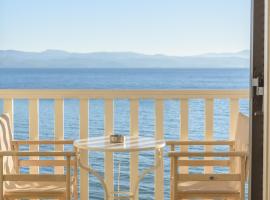 Archontiko Seaside Hotel-Beachfront Blue Experience，位于普拉坦亚斯的酒店