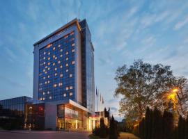 VILNIUS PARK PLAZA HOTEL, Restaurant & Terrace, Panorama Bar, Conference & Banquet Center，位于维尔纽斯的酒店