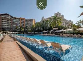 3BR Condo in the Krystal Grand Hotel - Beach