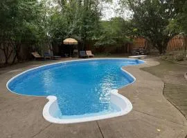 Spacious 4-Bedrooms Friendly House-Pool-Parking