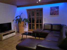 Geräumige Wohnung mit zwei Schlafzimmern und Balkon，位于Eching的酒店