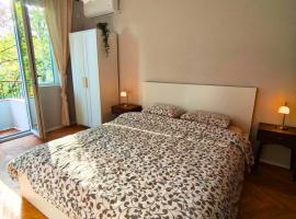 Serenity Lodge, close to NDK!，位于索非亚的酒店