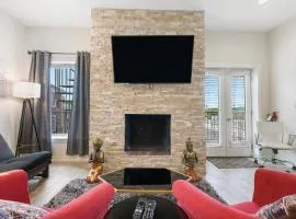 Contemporary Dual-Unit 2BR Downtown Branson - Free Tickets Included - LOFT