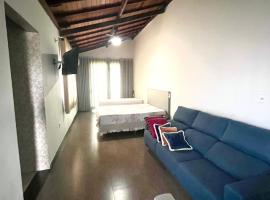 Hospedagem Studio até 6 Hóspedes，位于伊帕廷加的酒店