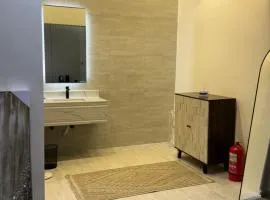 استديو هادئ بمدخل مستقل