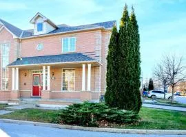 King Bed, Home Gym, 4 TVs, Near recreational Parks, Tennis Court, Shoping Center
