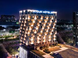 深圳光明新城亚朵酒店，位于深圳的酒店