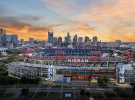 La Quinta Inn & Suites by Wyndham Nashville Downtown Stadium，位于纳什维尔的酒店