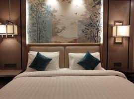 Road & Story Hotel and Resort Attabad Lake Hunza，位于Gulmit的酒店