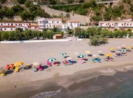 Testa di Monaco - Basic Beach Accommodations