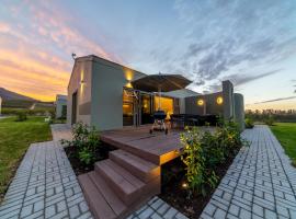 LEO Sky Farm Cottages，位于Simondium的酒店