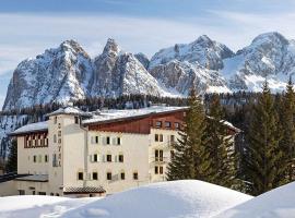 B&B Hotel Passo Tre Croci Cortina，位于科尔蒂纳丹佩佐的酒店