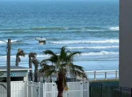 Relaxing 1bd 1ba Condo - Ocean Front Complex in New Smyrna Beach