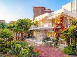 SG Tailored Service Home 5 Min Walk from Metro，位于首尔的酒店