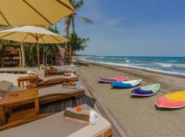 The Hideaway Bali Private Beachfront Estate，位于Bubunan的酒店