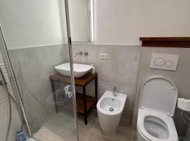 Cozy Mountain Apartment with Cimone view，位于Faidello的酒店