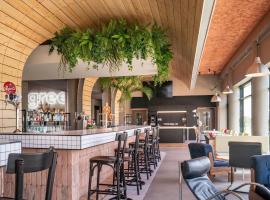 greet hotel Cernay Mulhouse，位于塞尔奈的酒店