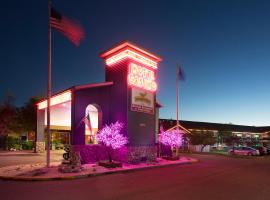 Prospector Hotel & Gambling Hall，位于伊利的酒店