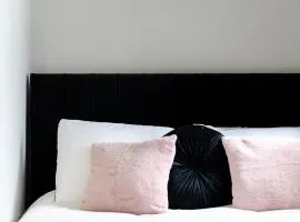 The City Studio Apartments Cardiff City Centre 1BR 10 Min Walk to Centre