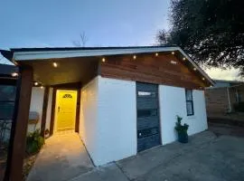 5 Star Stay Large Remodeled Modern 4BR Near UNT and TWU Sleeps 10