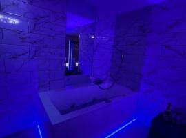 Luxury Jacuzzi Suites，位于Ovenden的酒店