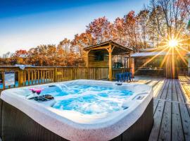 Resort-Style Pool Hot Tub Loft Game Room，位于Blakeslee的酒店