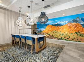 Tru By Hilton Colorado Springs Airport，位于科罗拉多斯普林斯的酒店