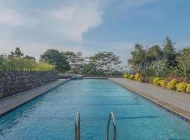 Fafa Hill Hotel and Resort，位于Gununggeulis的酒店