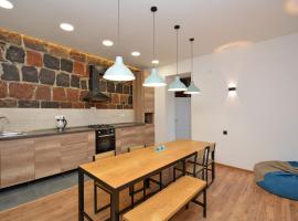 Wanderlust Guest House Prime Location，位于埃里温的酒店