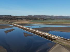 斗鸡老酒店，位于安赛德的酒店