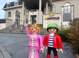 Hotel Acropolis " Op het sportiefste park van de kust "，位于米德尔克尔克的酒店