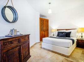 Hotel Suites Mar Elena，位于巴亚尔塔港的酒店