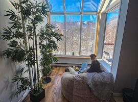 Élégant condo avec vue sur les pentes，位于斯托纳姆的酒店