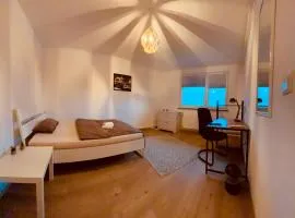 Privatzimmer in WG ähnlicher Wohnung nahe VW, City - WLAN & Parkplatz - CityStay Wolfsburg - Bulli