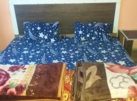 SPOT ON Sharma's Kitchen & Home Stay，位于Bajaura的酒店