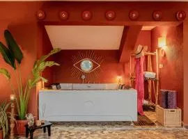 Casa Superfly 2BHK with Rooftop Jacuzzi & Terrace Deck Excellent Location Boilermaker Thalassa