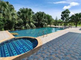 Phuphayot Resort，位于Huai Yot的带热水浴缸的酒店