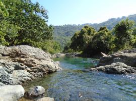 Portland Riverside Retreat，位于安东尼奥港的带泳池的酒店