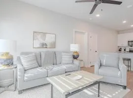 Landing Stunning 2BD Clubhouse Pool